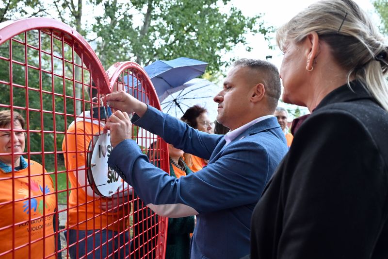 przypięcie kłódek przyjaźni