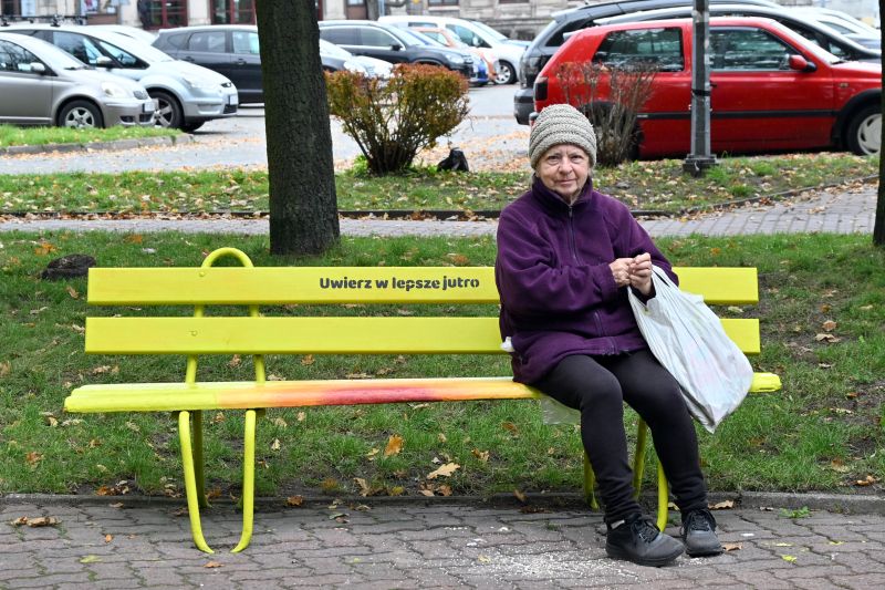 Pani na ławeczce