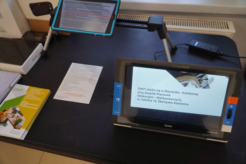 spotkanie OWiT i PFRON z seniorami - prezentacja sprzętu