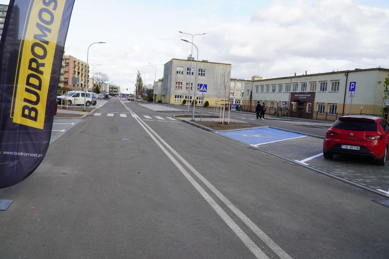 Zakończono przebudowę Alei Tysiąclecia w Skarżysku-Kamiennej na odcinku od ul. Słowackiego do Alei Piłsudskiego. Droga oddana do użytku mieszkańców