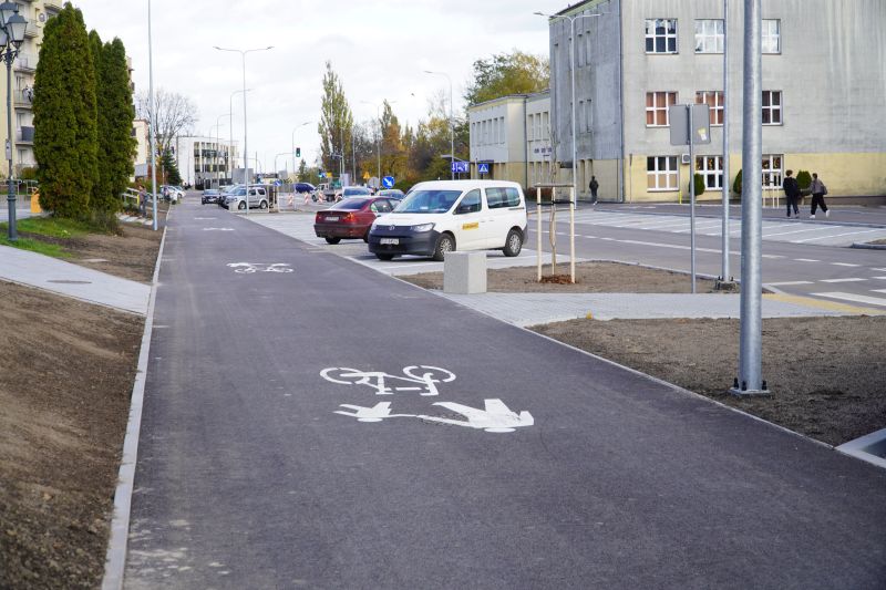 Zakończono przebudowę Alei Tysiąclecia w Skarżysku-Kamiennej na odcinku od ul. Słowackiego do Alei Piłsudskiego. Droga oddana do użytku mieszkańców
