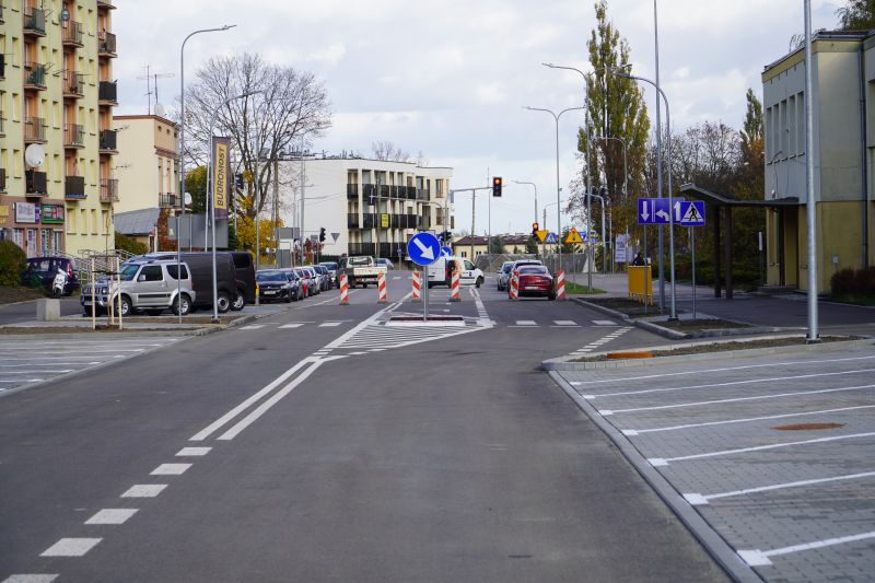 Zakończono przebudowę Alei Tysiąclecia w Skarżysku-Kamiennej na odcinku od ul. Słowackiego do Alei Piłsudskiego. Droga oddana do użytku mieszkańców