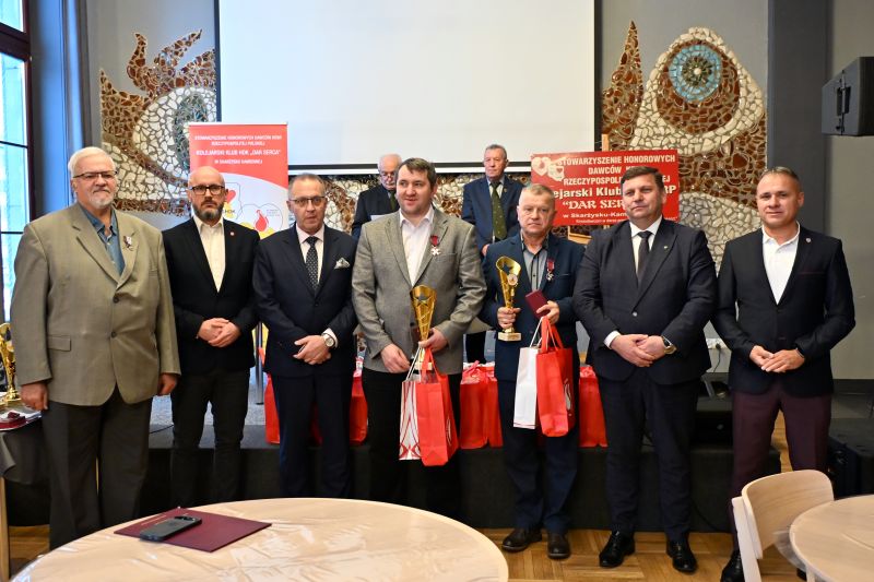 Uroczystość uhonorowania krwiodawców Kolejarskiego Klubu SHDK RP "Dar Serca" w Skarżysku- Kamiennej