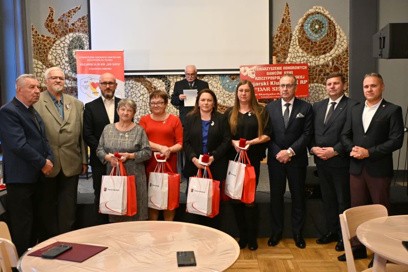 Uroczystość uhonorowania krwiodawców Kolejarskiego Klubu SHDK RP "Dar Serca" w Skarżysku- Kamiennej