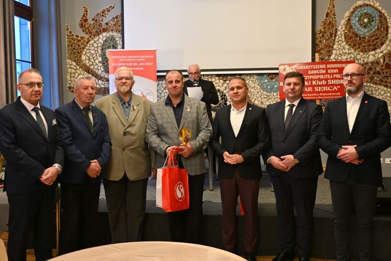 Uroczystość uhonorowania krwiodawców Kolejarskiego Klubu SHDK RP "Dar Serca" w Skarżysku- Kamiennej