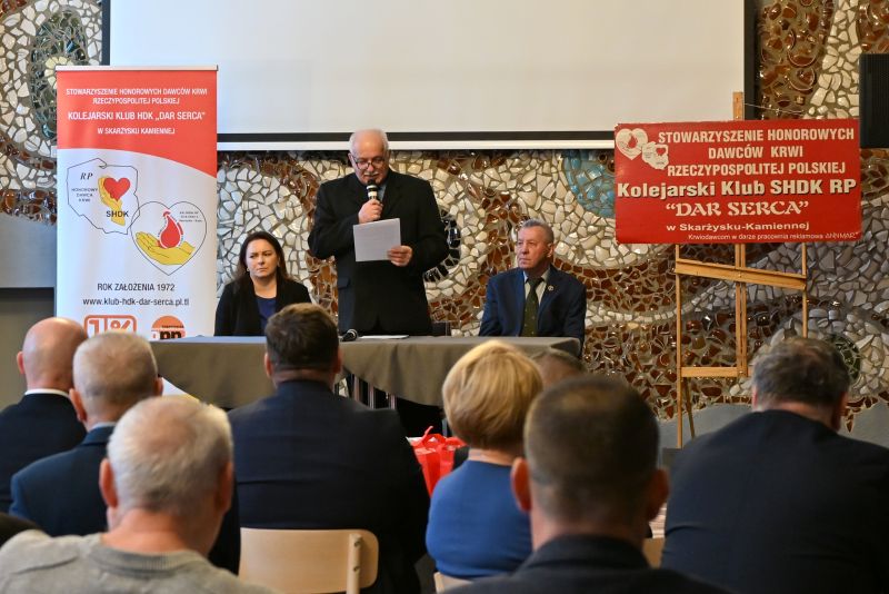 Uroczystość uhonorowania krwiodawców Kolejarskiego Klubu SHDK RP "Dar Serca" w Skarżysku- Kamiennej
