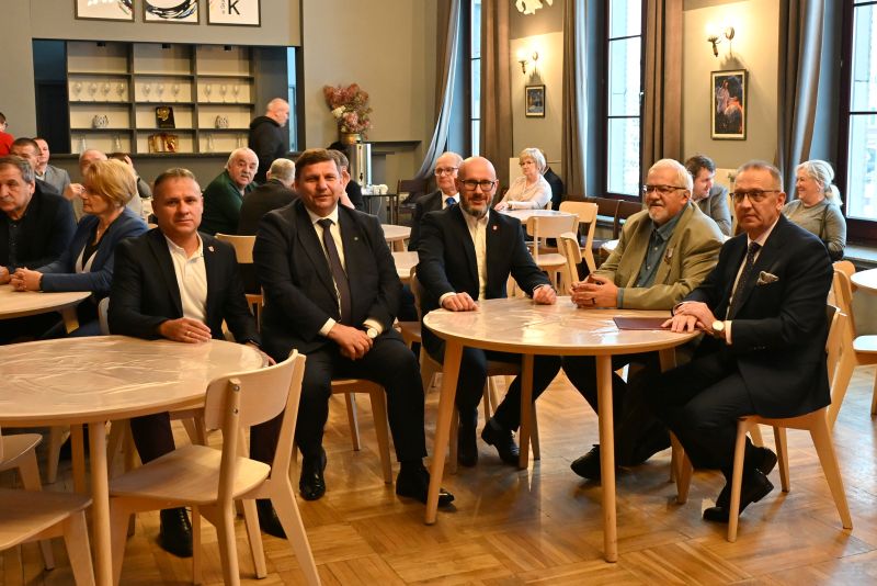 Uroczystość uhonorowania krwiodawców Kolejarskiego Klubu SHDK RP "Dar Serca" w Skarżysku- Kamiennej