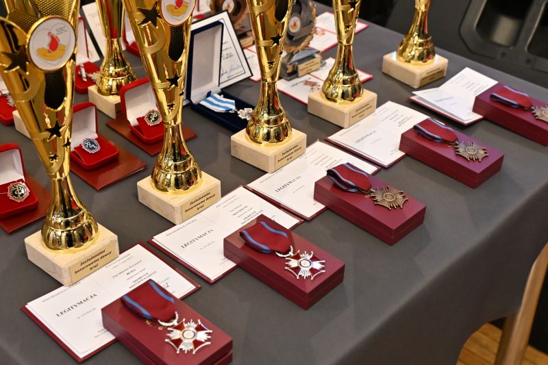 Uroczystość uhonorowania krwiodawców Kolejarskiego Klubu SHDK RP "Dar Serca" w Skarżysku- Kamiennej