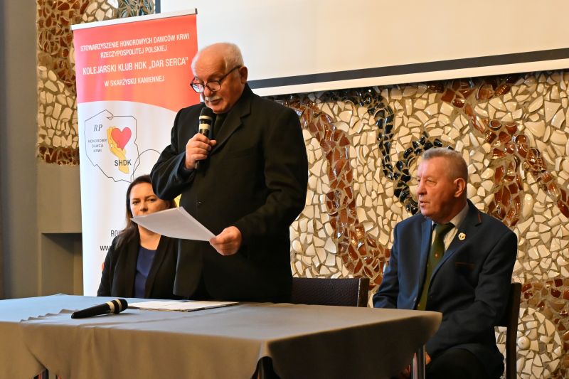 Uroczystość uhonorowania krwiodawców Kolejarskiego Klubu SHDK RP "Dar Serca" w Skarżysku- Kamiennej