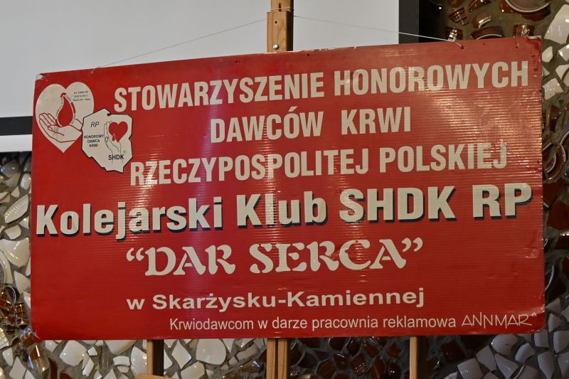 Uroczystość uhonorowania krwiodawców Kolejarskiego Klubu SHDK RP "Dar Serca" w Skarżysku- Kamiennej