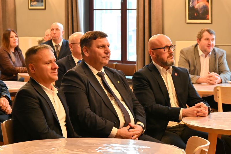 Uroczystość uhonorowania krwiodawców Kolejarskiego Klubu SHDK RP "Dar Serca" w Skarżysku- Kamiennej