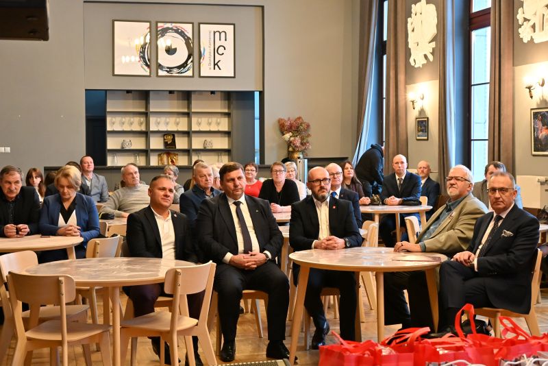 Uroczystość uhonorowania krwiodawców Kolejarskiego Klubu SHDK RP "Dar Serca" w Skarżysku- Kamiennej