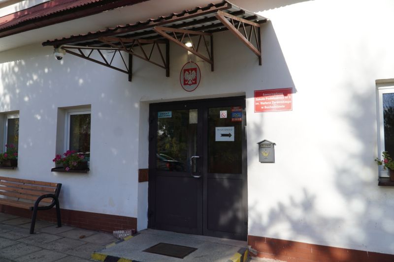 70-lecie Samorządowej Szkoły Podstawowej nr 3 im. Stefana Żeromskiego w Suchedniowie - obecny budynek szkoły