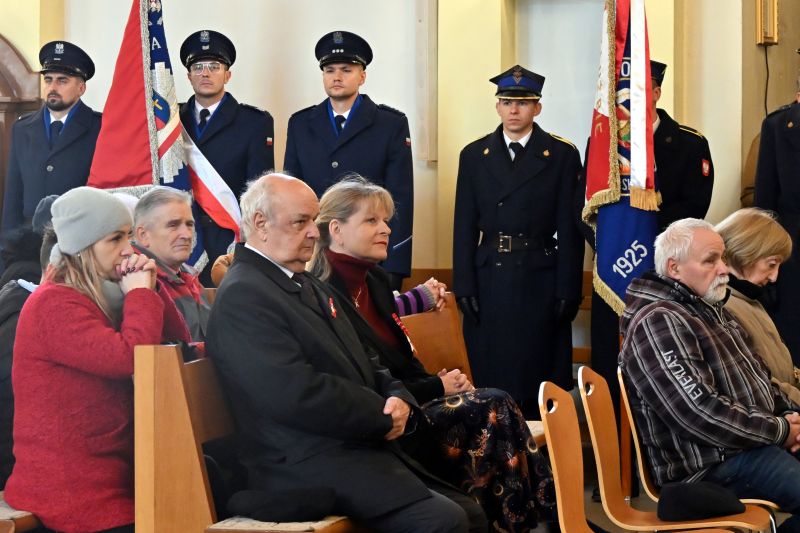 uczestnicy mszy świętej w kościele pw. Św. Józefa Oblubieńca