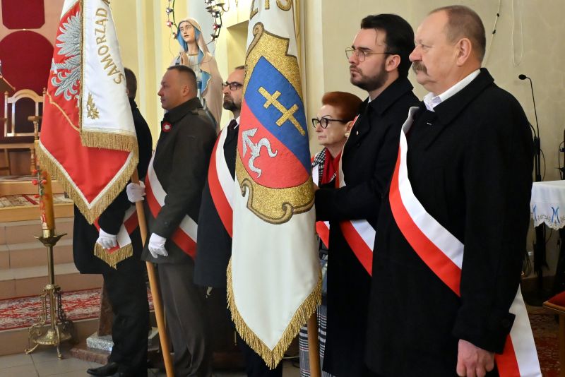 uczestnicy mszy świętej w kościele pw. Św. Józefa Oblubieńca