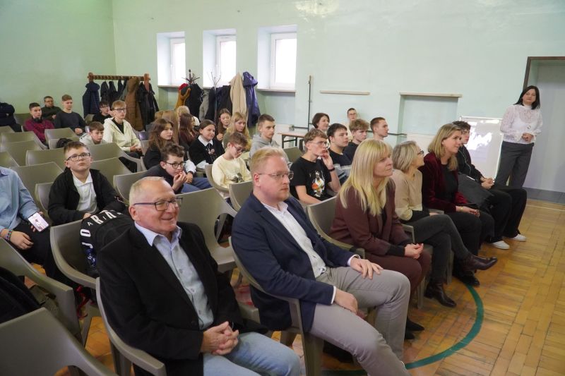 „Cudze chwalicie – swego nie znacie”. Edukacyjny projekt ze  wsparciem powiatu