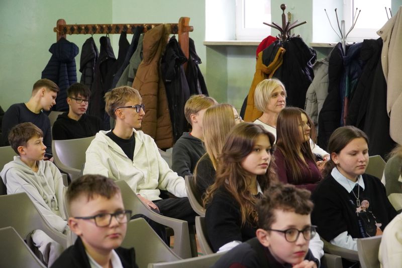 „Cudze chwalicie – swego nie znacie”. Edukacyjny projekt ze  wsparciem powiatu