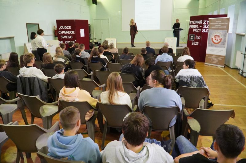 „Cudze chwalicie – swego nie znacie”. Edukacyjny projekt ze  wsparciem powiatu