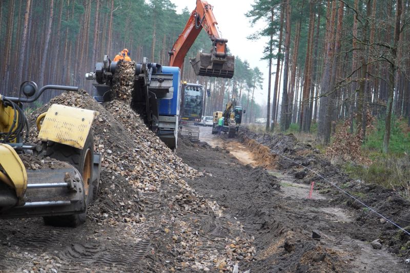Rozbudowa drogi w Majkowie-Michałowie. Władze powiatu i gminy na placu budowy