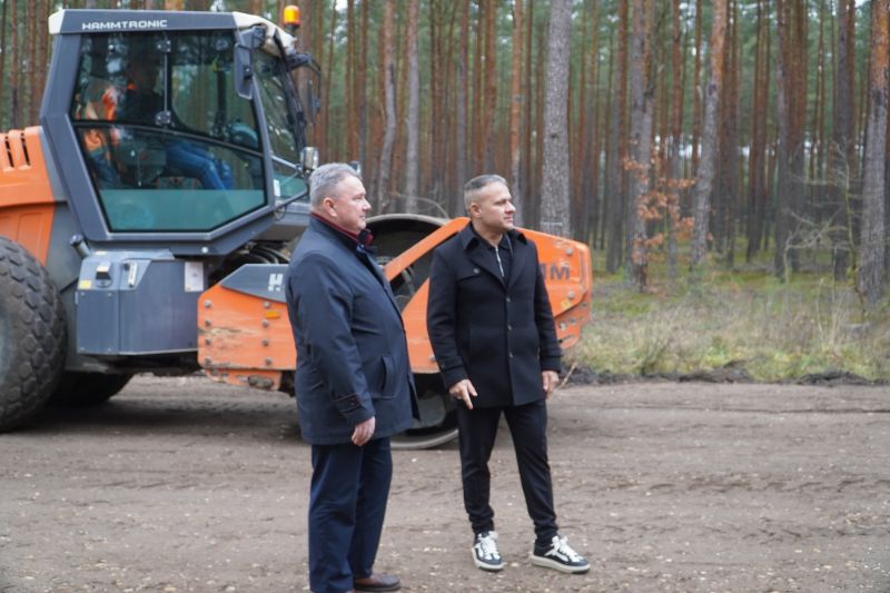 Rozbudowa drogi w Majkowie-Michałowie. Władze powiatu i gminy na placu budowy