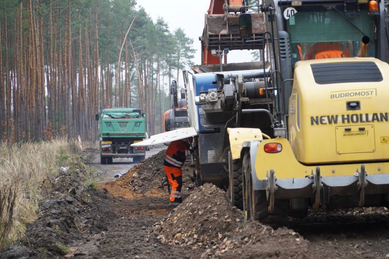 Rozbudowa drogi w Majkowie-Michałowie. Władze powiatu i gminy na placu budowy
