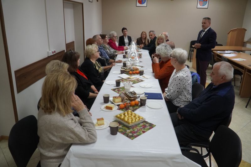 Posiedzenie Rady Seniorów Powiatu Skarżyskiego ze świątecznym akcentem