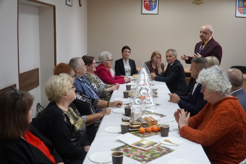 Posiedzenie Rady Seniorów Powiatu Skarżyskiego ze świątecznym akcentem