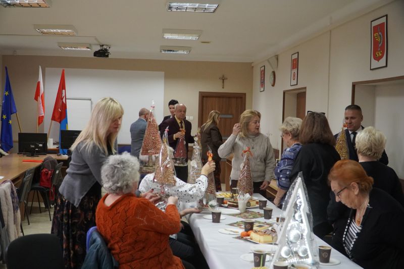 Posiedzenie Rady Seniorów Powiatu Skarżyskiego ze świątecznym akcentem