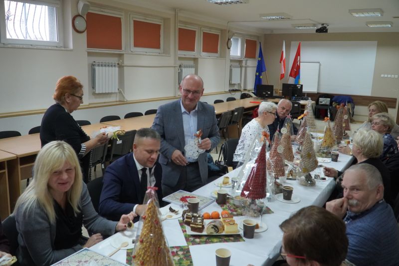 Posiedzenie Rady Seniorów Powiatu Skarżyskiego ze świątecznym akcentem