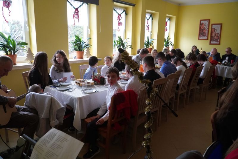 Rodzinna atmosfera świąt w Centrum Placówek „Przystań”