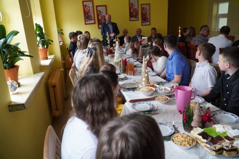 Rodzinna atmosfera świąt w Centrum Placówek „Przystań”