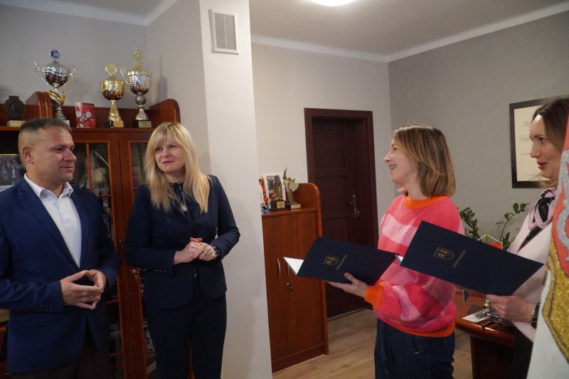 wręczenie awansów zawodowych nauczycielom