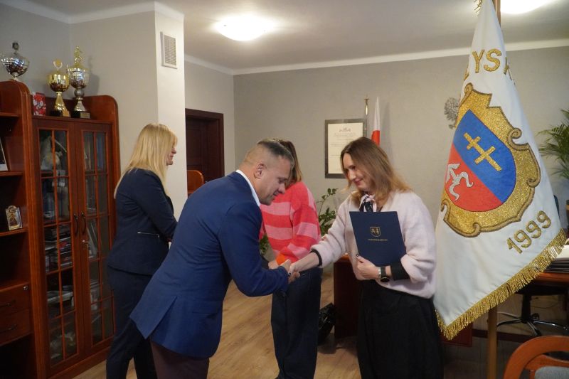 wręczenie awansów zawodowych nauczycielom