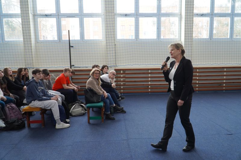 „Edukacja z wojskiem. Edycja IV” – młodzież z „Ekonomika” poznawała tajniki bezpieczeństwa i obronności