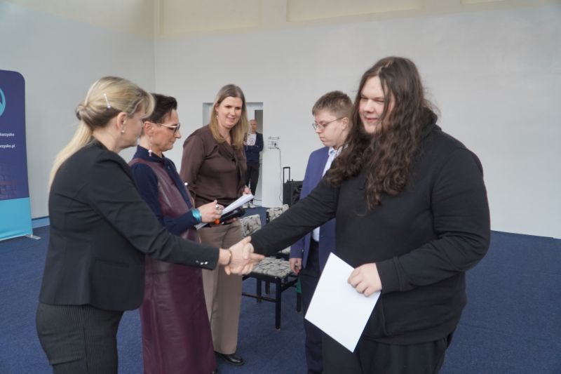 „Edukacja z wojskiem. Edycja IV” – młodzież z „Ekonomika” poznawała tajniki bezpieczeństwa i obronności