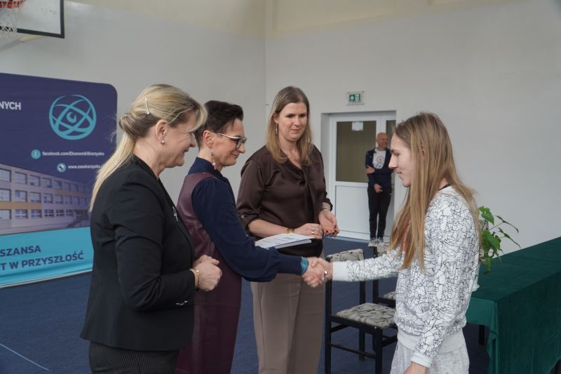 „Edukacja z wojskiem. Edycja IV” – młodzież z „Ekonomika” poznawała tajniki bezpieczeństwa i obronności