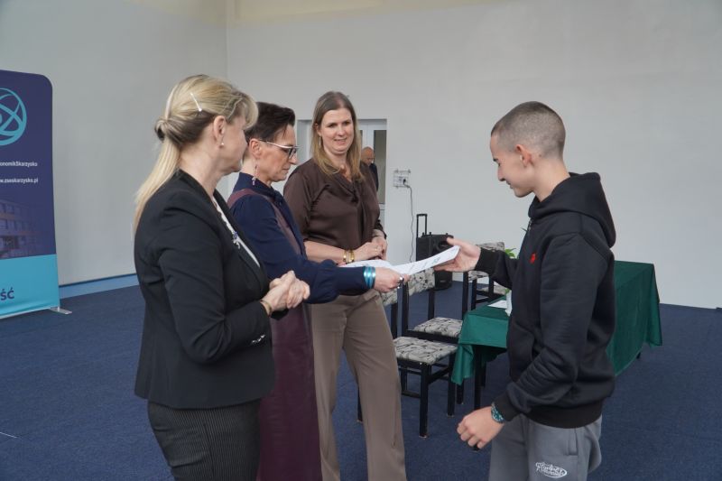 „Edukacja z wojskiem. Edycja IV” – młodzież z „Ekonomika” poznawała tajniki bezpieczeństwa i obronności