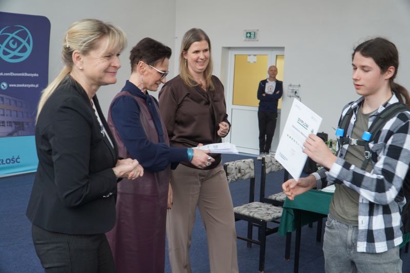 „Edukacja z wojskiem. Edycja IV” – młodzież z „Ekonomika” poznawała tajniki bezpieczeństwa i obronności