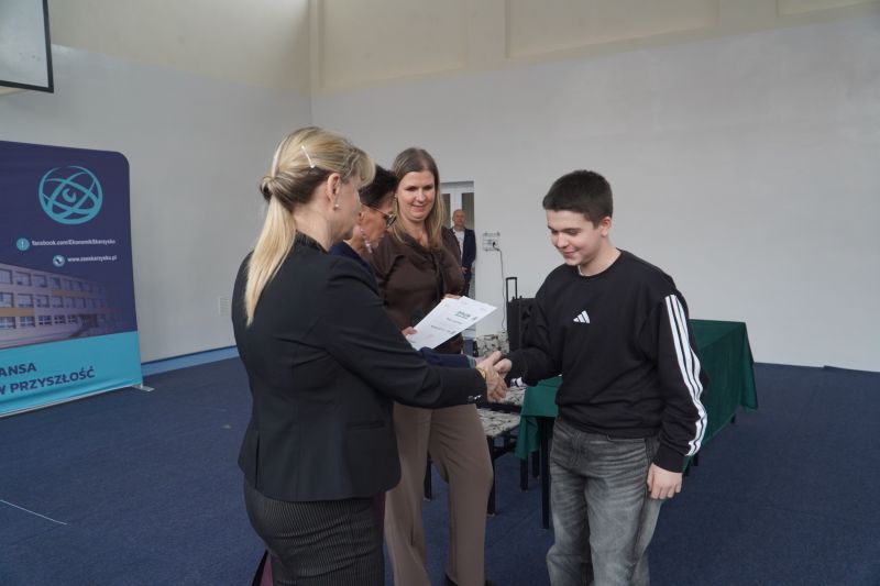 „Edukacja z wojskiem. Edycja IV” – młodzież z „Ekonomika” poznawała tajniki bezpieczeństwa i obronności