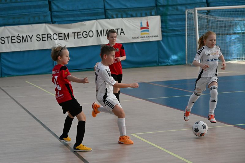 Starosta Artur Berus Patronem Turnieju Piłkarskiego w Skarżysku  z udziałem Reprezentanta Polski Piotrem Świerczewskim