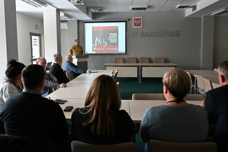 Edukacja na temat czadu. Spotkanie z mieszkańcami w starostwie powiatowym
