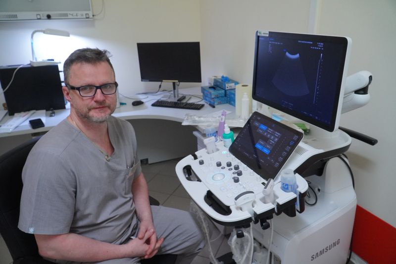 dr. Jacek Jodłowski specjalista chirurgii ogólnej i chirurgii onkologicznej zachęca do korzystania z biopsji mammotomicznej