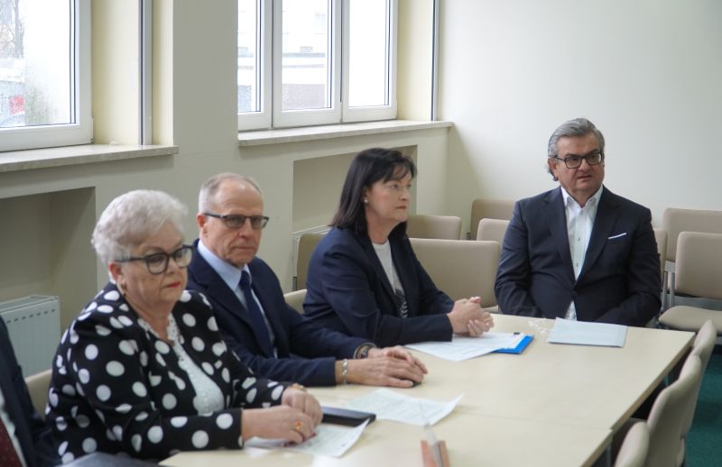 XXV sesja Rady Powiatu Skarżyskiego – decyzje budżetowe i wsparcie dla osób z niepełnosprawnościami