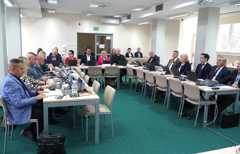 XXV sesja Rady Powiatu Skarżyskiego – decyzje budżetowe i wsparcie dla osób z niepełnosprawnościami