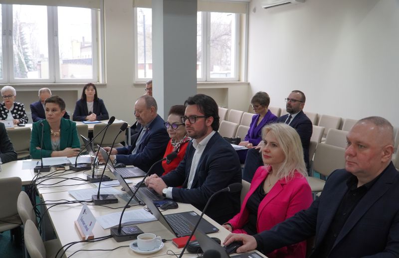 XXV sesja Rady Powiatu Skarżyskiego – decyzje budżetowe i wsparcie dla osób z niepełnosprawnościami