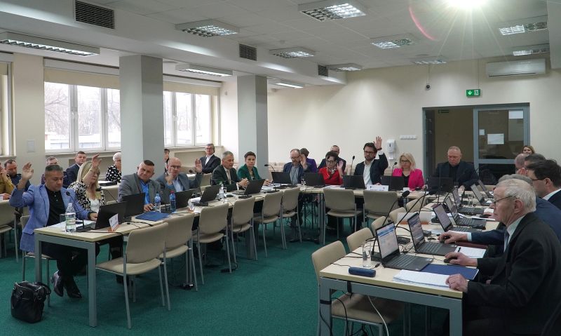 XXV sesja Rady Powiatu Skarżyskiego – decyzje budżetowe i wsparcie dla osób z niepełnosprawnościami