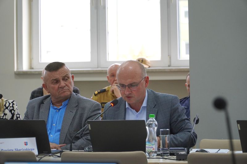 XXV sesja Rady Powiatu Skarżyskiego – decyzje budżetowe i wsparcie dla osób z niepełnosprawnościami