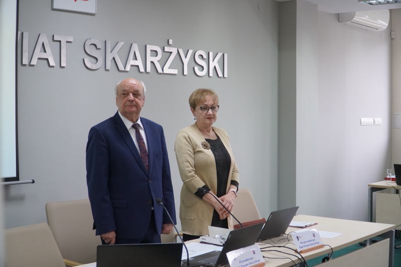 XXV sesja Rady Powiatu Skarżyskiego – decyzje budżetowe i wsparcie dla osób z niepełnosprawnościami