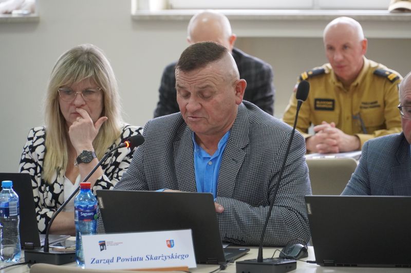 XXV sesja Rady Powiatu Skarżyskiego – decyzje budżetowe i wsparcie dla osób z niepełnosprawnościami