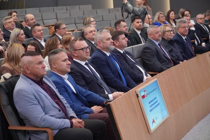 podpisanie umowy na dofinansowanie powiatowych inwestycji drogowych